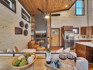 TV, fireplace, video games, offices - Gorgeous 2 Level Build I Fire Pit I Private Hot Tub I Game Room (Sevierville)