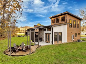 Exterior - Gorgeous 2 Level Build I Fire 🔥 Pit I Private Hot Tub I Game Room (Sevierville)
