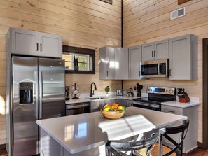 Fridge, microwave, oven, stovetop - Beautiful New 2 Level Build I Private Hot🛁Tub I Fire Pit I Game Room (Sevierville)