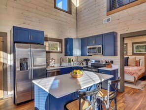 Fridge, microwave, oven, stovetop - Stunning New 2 Level Build I Hot🛁Tub I Game Room I Fire Pit (Sevierville)
