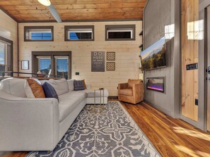 Interior - Stunning New 2 Level Build I Hot🛁Tub I Game Room I Fire Pit (Sevierville)