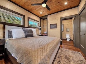 1 bedroom, desk, iron/ironing board, WiFi - Fab New 2 Level Build I Fire🔥Pit I Private Hot Tub I Game Room (Sevierville)
