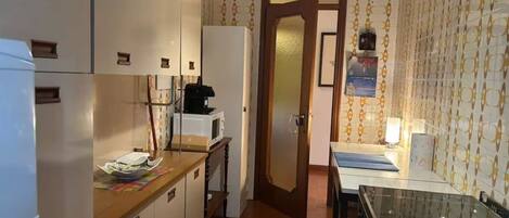 Réfrigérateur, micro-ondes