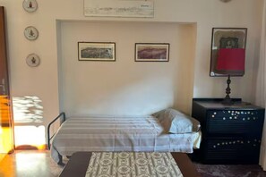 Iron/ironing board - Apartment with terrace at Lido, near sea and vaporetto (Venezia)