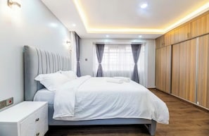 Iron/ironing board, WiFi, bed sheets