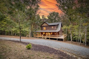Exterior - Luxury Cabin-4 King BR + Bunk-Hot Tub & Fireplaces (Mineral Bluff)