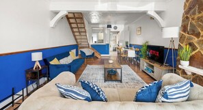 TV - Heartwarming Windsor Cottage with Free Parking (Berkshire)