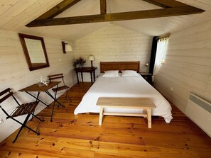 Escritorio, wifi, ropa de cama y acceso para silla de ruedas 