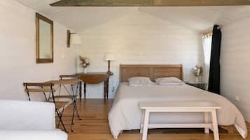 Escritorio, wifi, ropa de cama y acceso para silla de ruedas