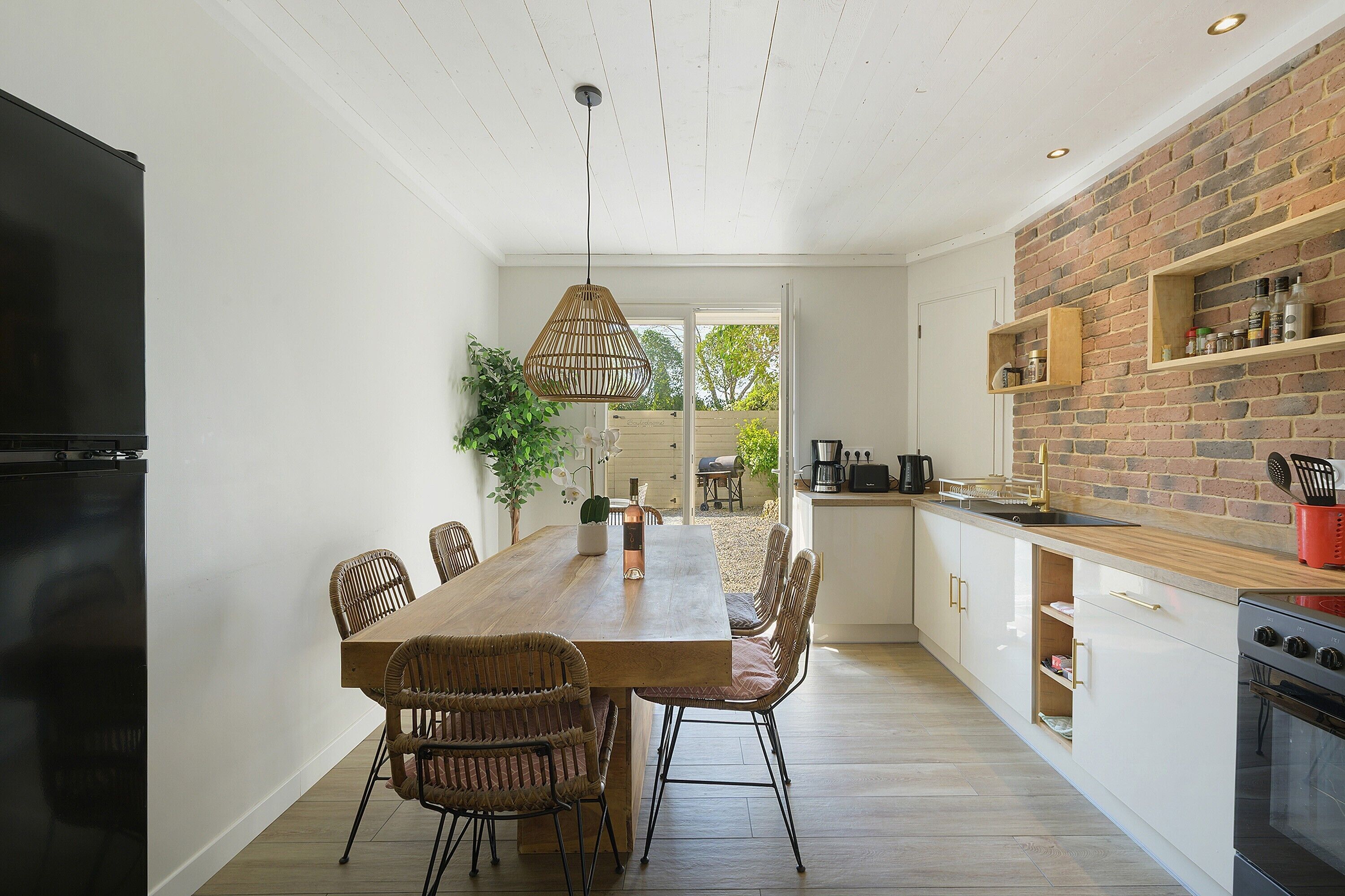 Réfrigérateur, micro-ondes, four, plaque de cuisson