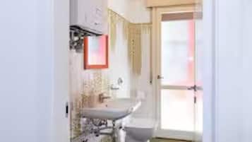 Bidet, Handtücher, Toilettenpapier