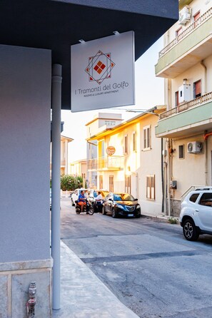 Property grounds - Room 'Camera 2 - P2' with Balcony, Wi-Fi, and Air Conditioning (Balestrate)