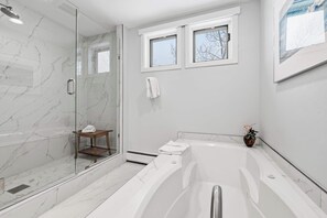 Shower, jetted bath, hair dryer, towels - Highlands Slopeside 222 (Beaver Creek)