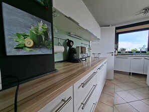 Geladeira, fogão, cooktop, lava-louças