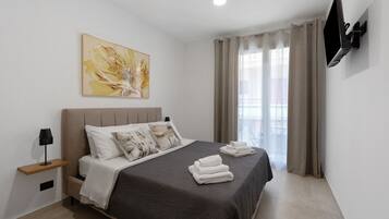 Desk, WiFi, bed sheets, wheelchair access