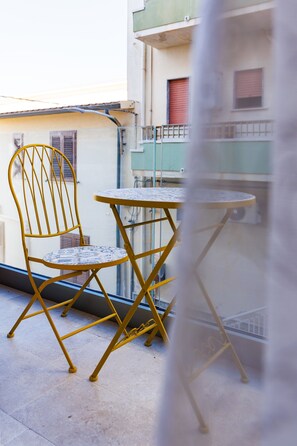 Outdoor dining - Room 'Camera 3 - P1 Con Accesso Disabili' with Balcony, Wi-Fi and Air Conditioning (Balestrate)