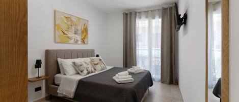 Escritorio, wifi, ropa de cama y acceso para silla de ruedas