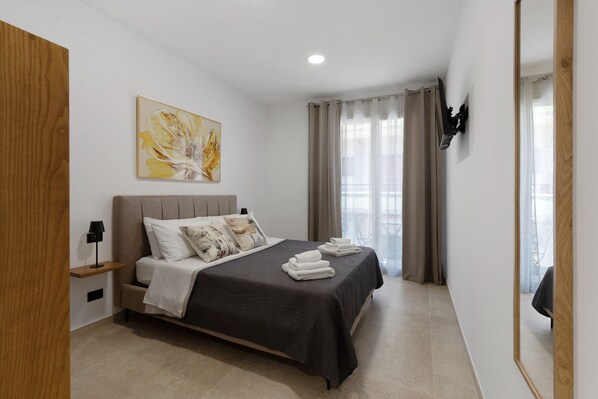 Escritorio, wifi, ropa de cama y acceso para silla de ruedas 