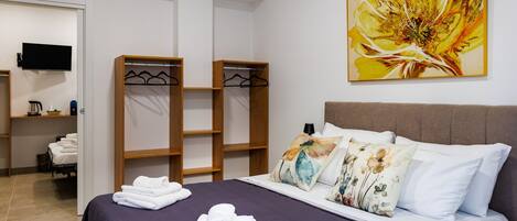 WiFi, bed sheets, wheelchair access