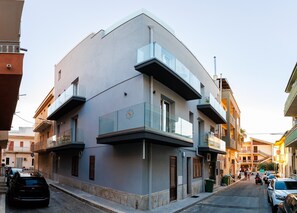 Exterior - Room 'Camera 3 - P1 Con Accesso Disabili' with Balcony, Wi-Fi and Air Conditioning (Balestrate)