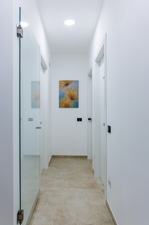 Interior - Room 'Camera 3 - P1 Con Accesso Disabili' with Balcony, Wi-Fi and Air Conditioning (Balestrate)