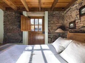 3 bedrooms, iron/ironing board, travel crib, free WiFi