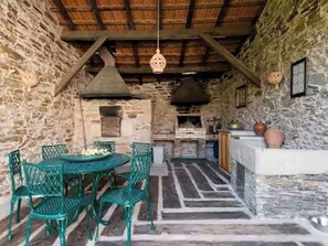 Outdoor dining - Quinta da Melroa - A haven in nature! (Mosteirinho)
