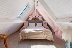 WiFi, bed sheets - Bed and Breakfast 'Annexe' with Shared Pool, Wi-Fi and Air Conditioning (Lieurey)