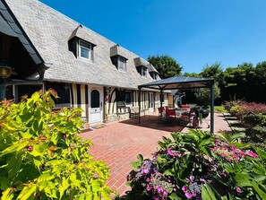 Exterior - Bed and Breakfast 'Annexe' with Shared Pool, Wi-Fi and Air Conditioning (Lieurey)