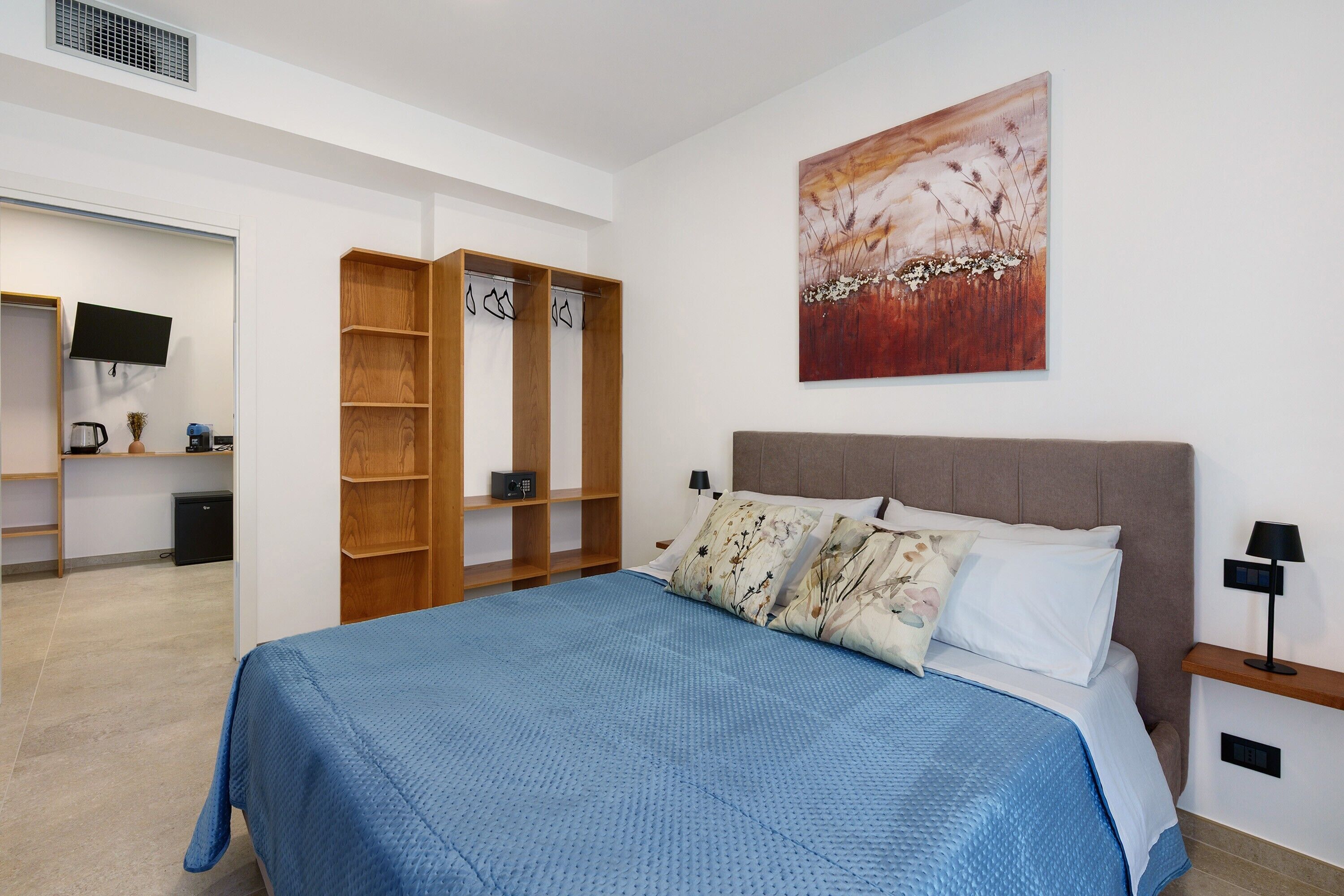 WiFi, bed sheets, wheelchair access