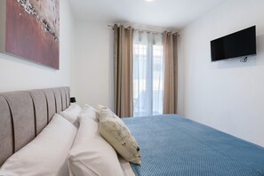 WiFi, bed sheets, wheelchair access - Room 'Camera 3 - P2' with Balcony, Wi-Fi and Air Conditioning (Balestrate)