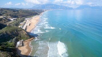 Una spiaggia nelle vicinanze