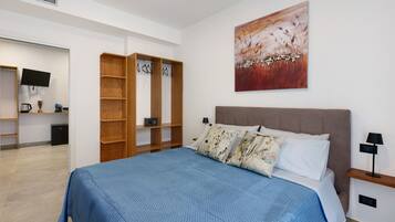 WiFi, bed sheets, wheelchair access