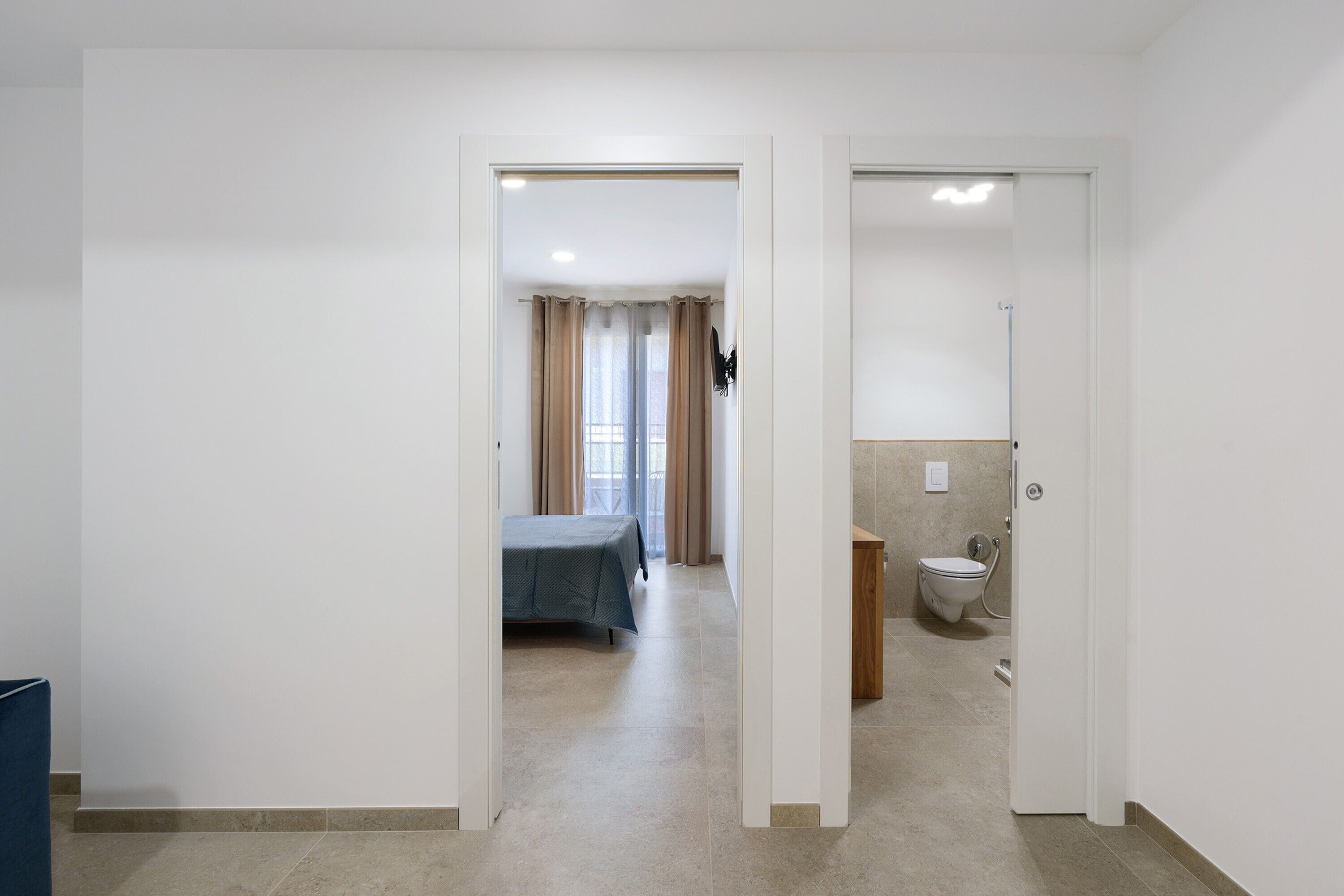 WiFi, bed sheets, wheelchair access