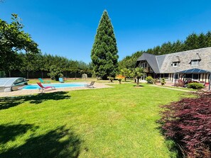 Pool - Bed and Breakfast 'Chambre Camélia' with Shared Pool, Wi-Fi and Air Conditioning (Lieurey)