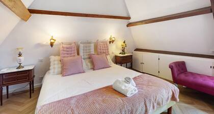 Guest Room “Chambre Camélia” with Breakfast Included