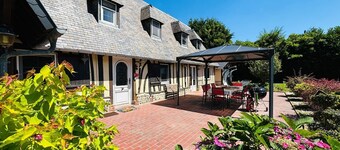 Guest Room 'Orchid Room' with Breakfast Included