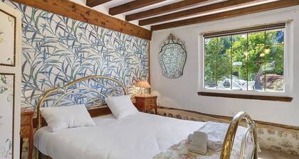 Guest Room 'Orchid Room' with Breakfast Included