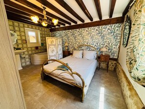 WiFi, bed sheets - Guest Room 'Orchid Room' with Breakfast Included (Lieurey)