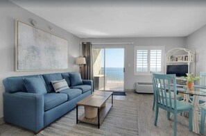 Smart TV - Phenomenal Views! Beachfront! Come relax at the Beach! Unit 26- Sleeps 6 (Pensacola)