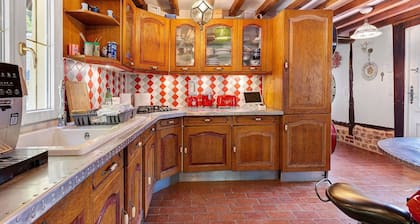 Normandy House: Spa, Pool, Jacuzzi & Tennis – 12 Guests