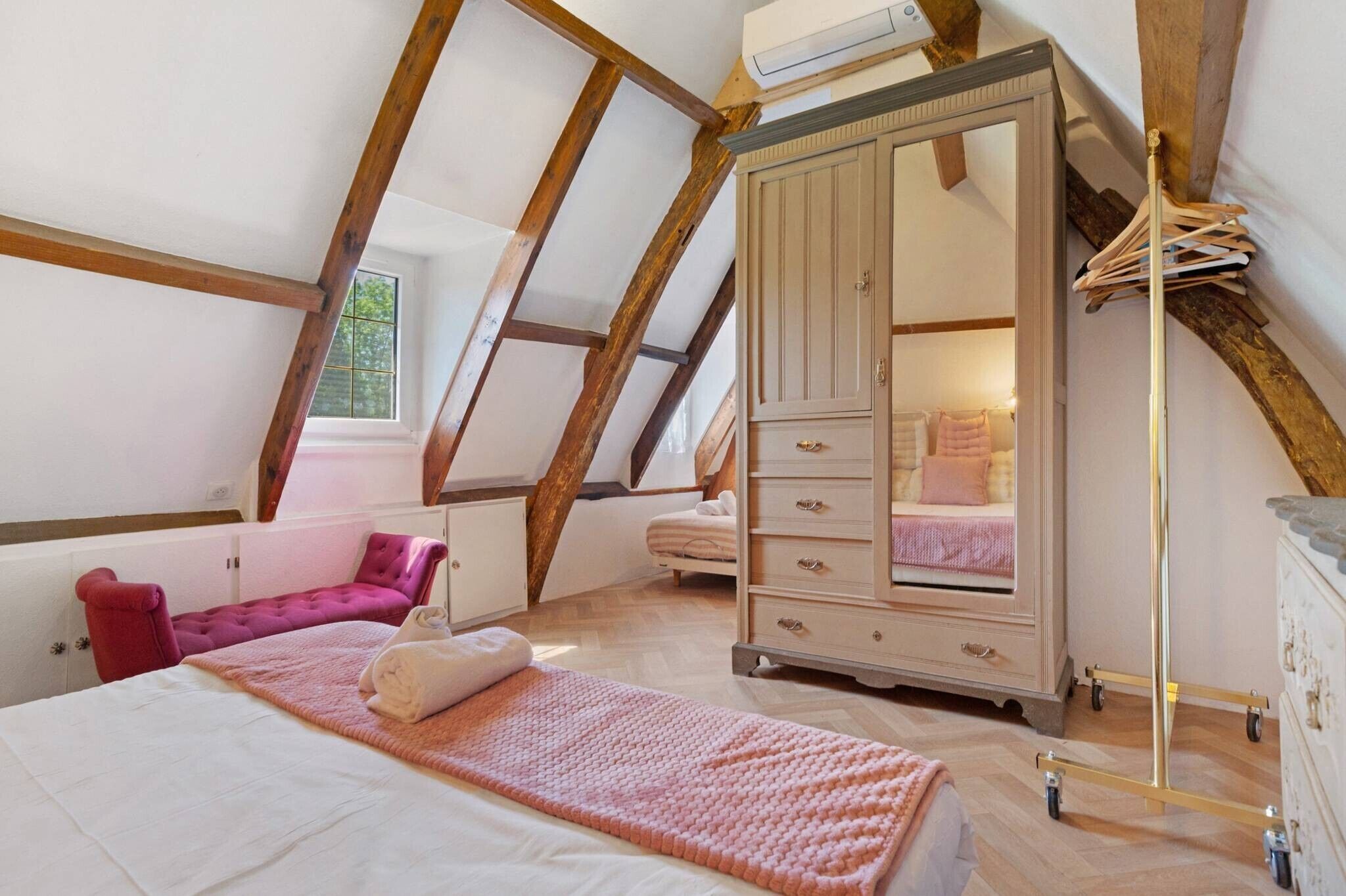 4 bedrooms, WiFi, bed sheets