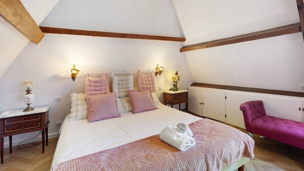 A bedroom with a bed, bedside tables, a chair, and a wardrobe. - Normandy House: Spa, Pool, Jacuzzi, Tennis, 4 Bedrooms, 12 Guests (Lieurey)