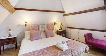 Normandy House: Spa, Pool, Jacuzzi, Tennis, 4 Bedrooms, 12 Guests
