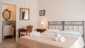 Deluxe Double Room, City View | Blackout curtains, soundproofing, iron/ironing board, free WiFi - Palazzo dei Pavoni Relais di Charme (L'Aquila)
