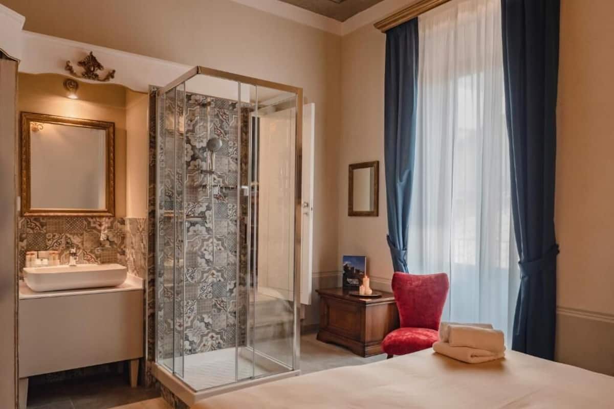 Blackout curtains, soundproofing, iron/ironing board, free WiFi