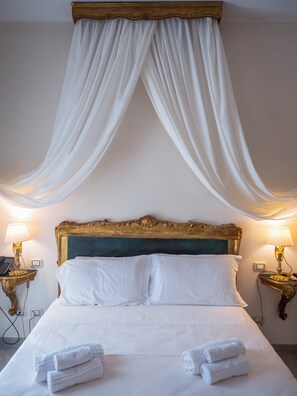 Luxury Suite, Balcony, City View | Blackout curtains, soundproofing, iron/ironing board, free WiFi - Palazzo dei Pavoni Relais di Charme (L'Aquila)