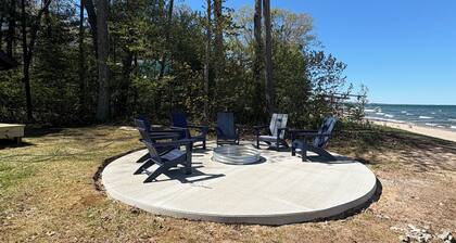 LogginOut Cottage 3-bedroom cottage in tranquil Au Gres with lots of sandy beach