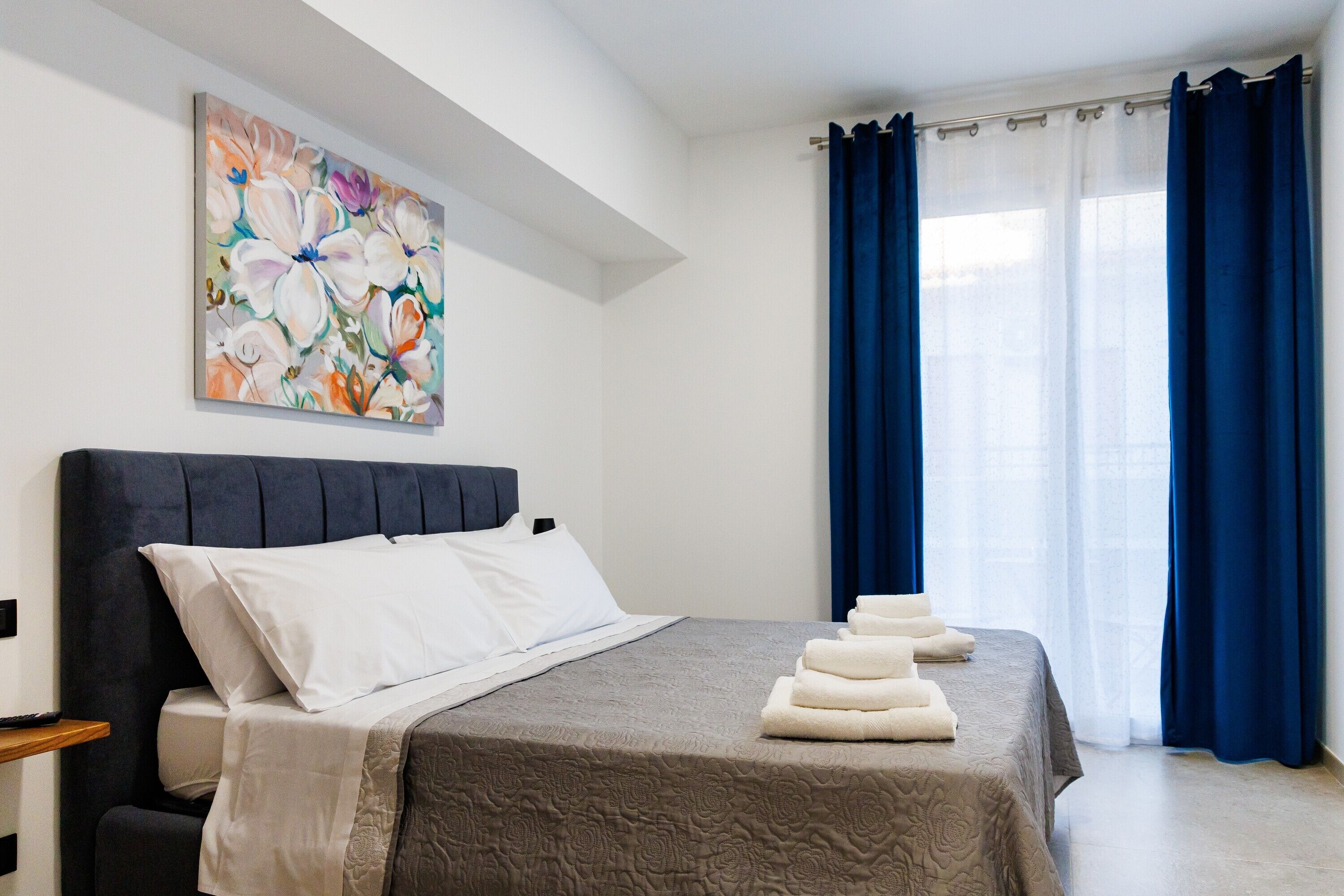 WiFi, bed sheets, wheelchair access