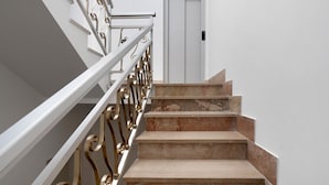 A staircase with a white railing and beige steps. - Apartment 'Mini - P1' with Balcony, Wi-Fi and Air Conditioning (Balestrate)